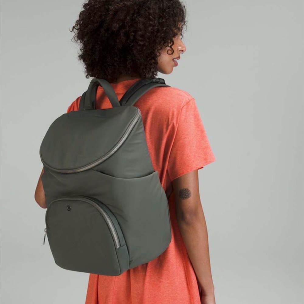 Lululemon New Parent Backpack 17L - Picture 2 of 6